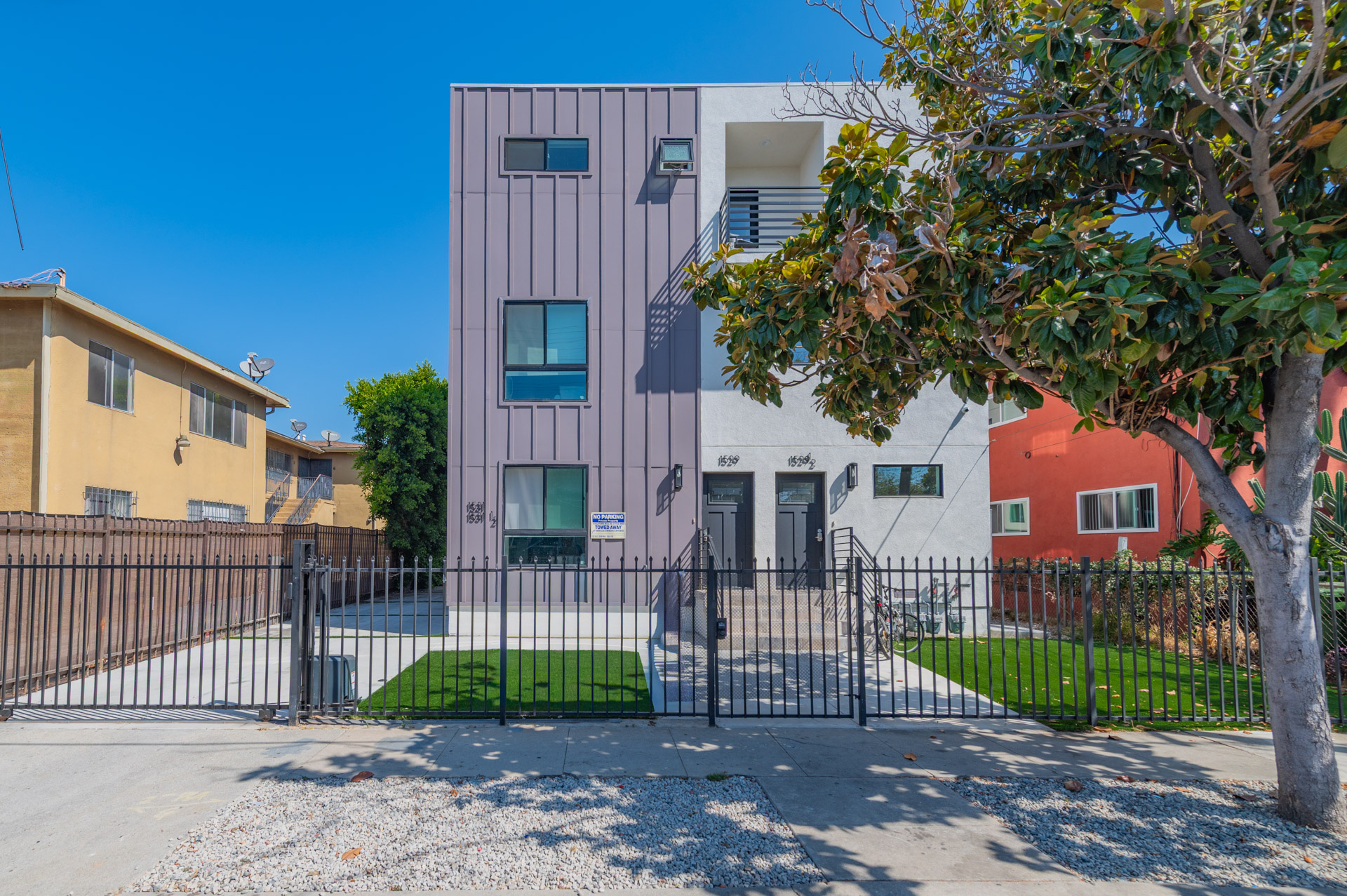 1529 W 35th PL