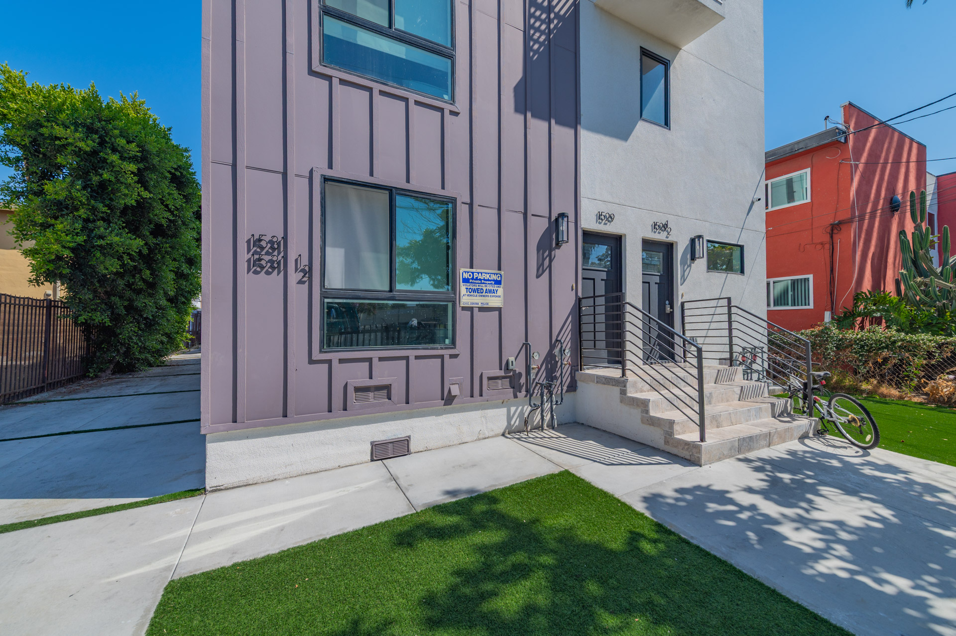 1529 1/2 W 35th PL